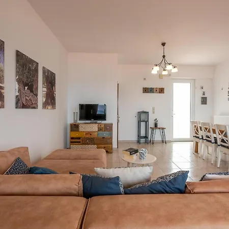 Agiazi Beachfront Apartament *